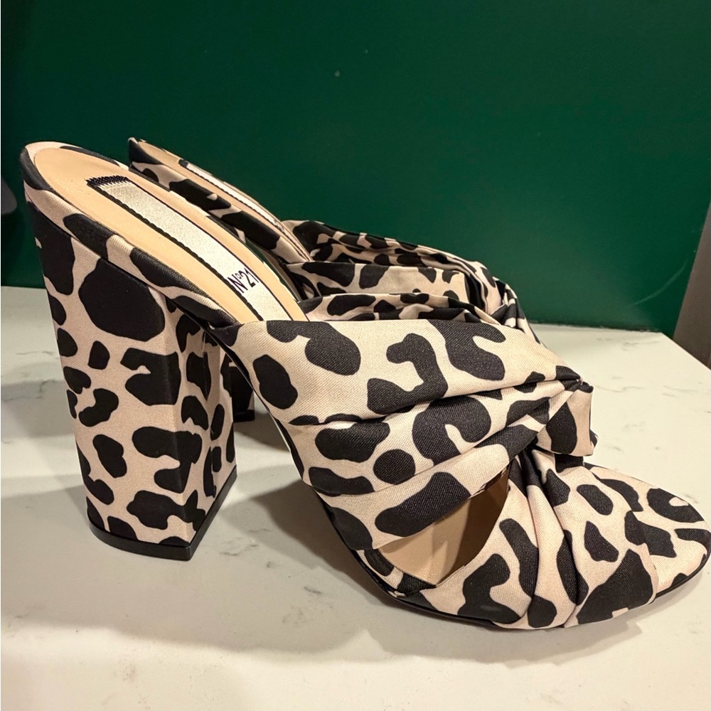 No. 21 Women Leopard Knot Sandals never worn Size 40